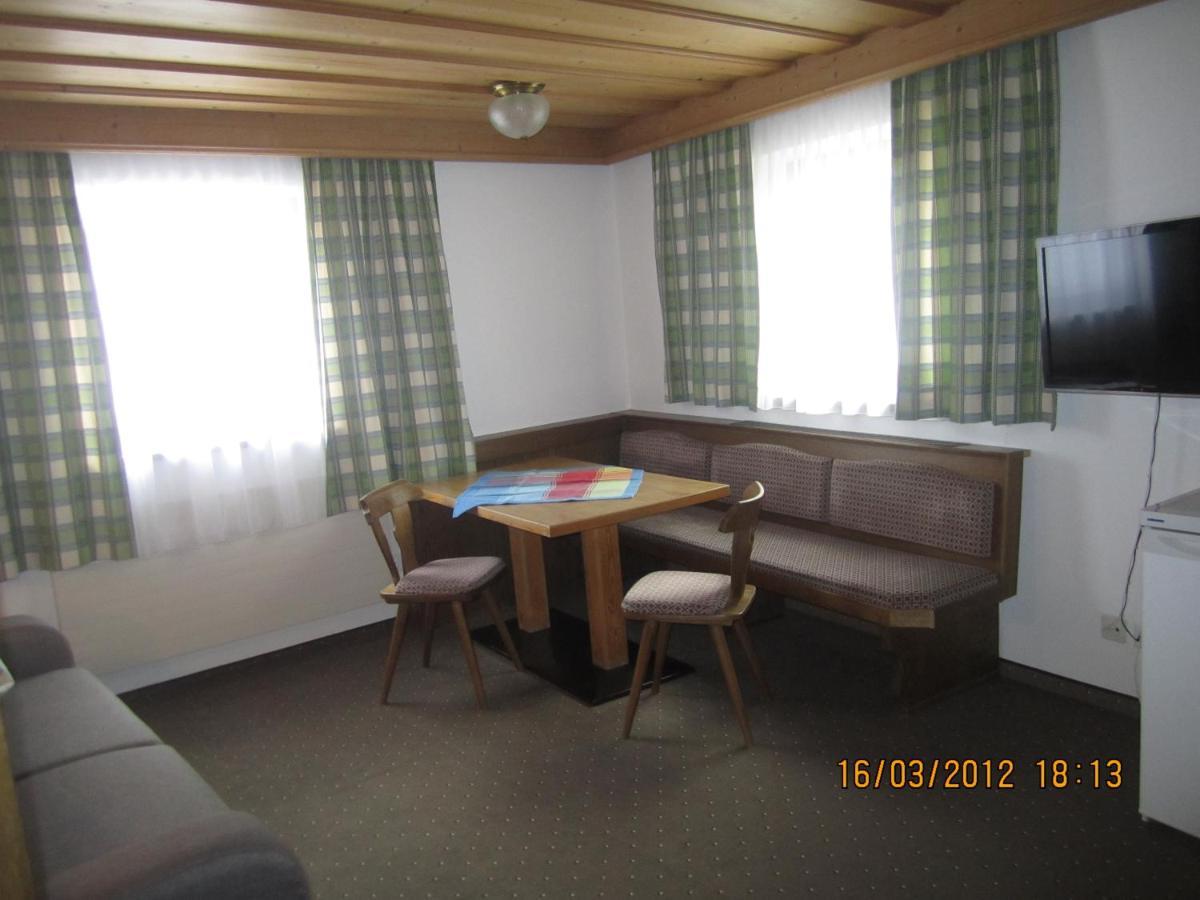 Charlys Ferienwohnung Samnaun Rum bild